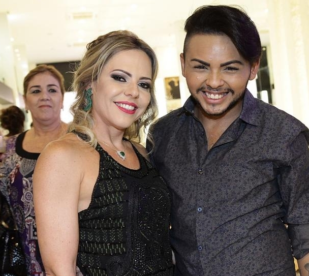 Vai rolar curso de automaquiagem no Donna Salon!