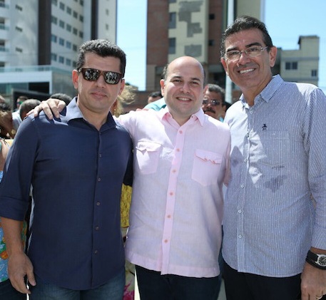 Roberto Cláudio reinaugura Estoril na Praia de Iracema