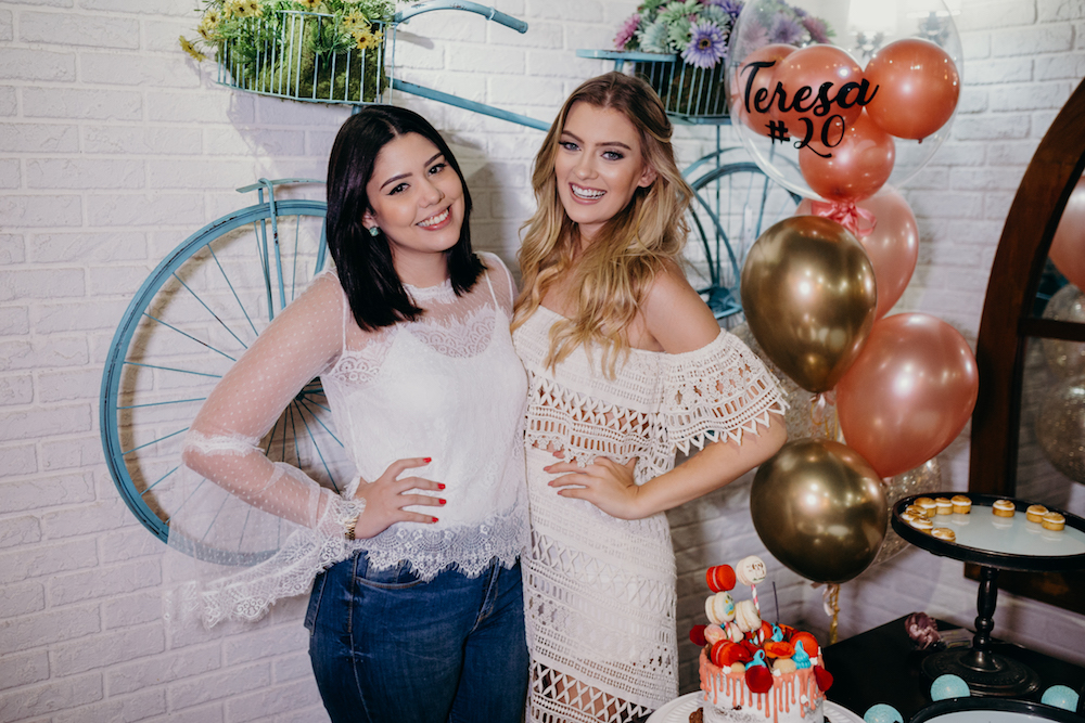 Teresa Santos reúne os mais chegados em comemoração a nova idade