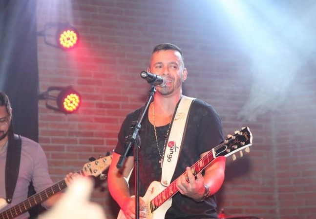 Banda 5% aterrissa na Pink Elephant