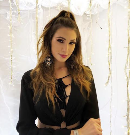 Já ouviu falar no Half Bun? Vem saber mais sobre o coque virou sensação entre as fashionistas