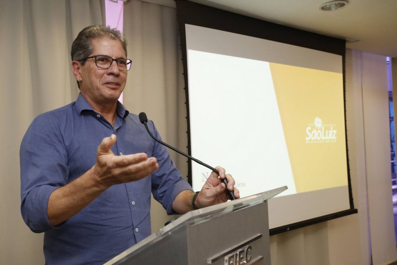 Presidente dos Mercadinhos São Luiz fala para jovens empresários na Fiec