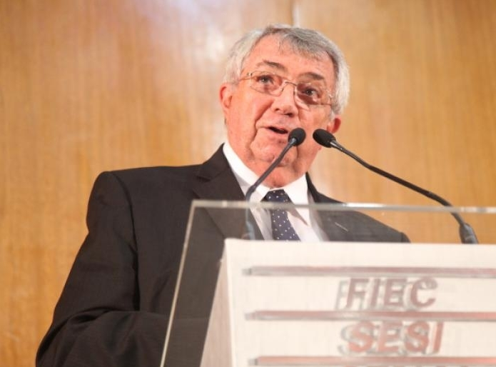 Roberto Macêdo é homenageado com a Comenda Beni Veras