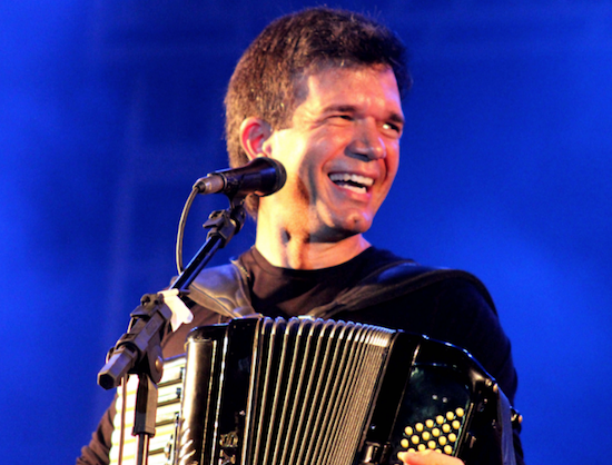 Waldonys celebra a troca de idade com show no Teatro RioMar Fortaleza