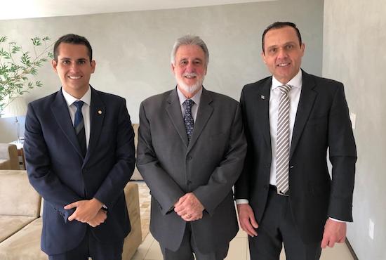 Domingos Neto recebe Carlos Meles e Eduardo Diogo durante almoço em Brasília