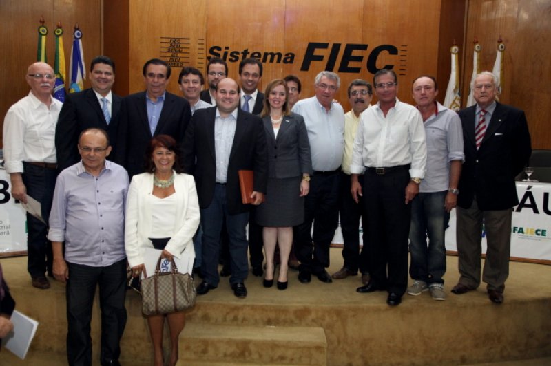 Roberto Cláudio ouve empresários na FIEC