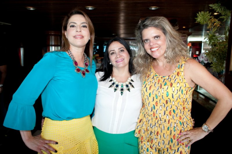Deborah Nibon, Christina Simões e Valeska Rolim pilotam Natal das Instafriends no Iate