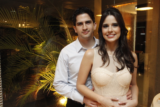 Daniel Araújo e Suyane Benevides oficializam noivado