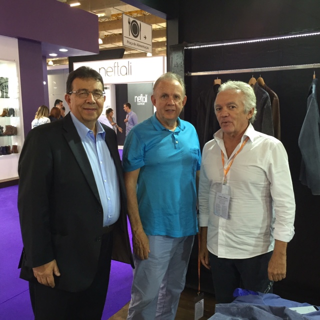 Alexandre Grendene circula na Couro Moda