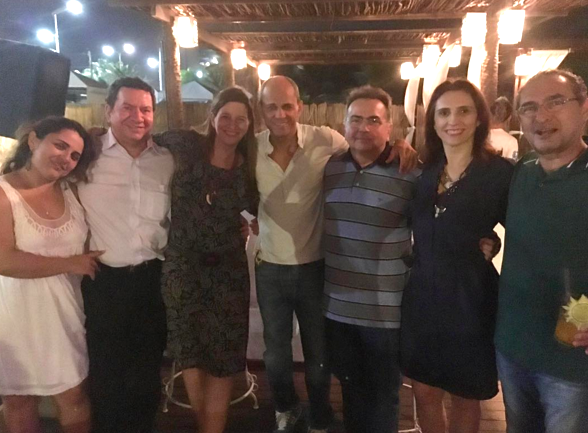 Lia Ferreira Gomes comemora b-day na Praia do Futuro