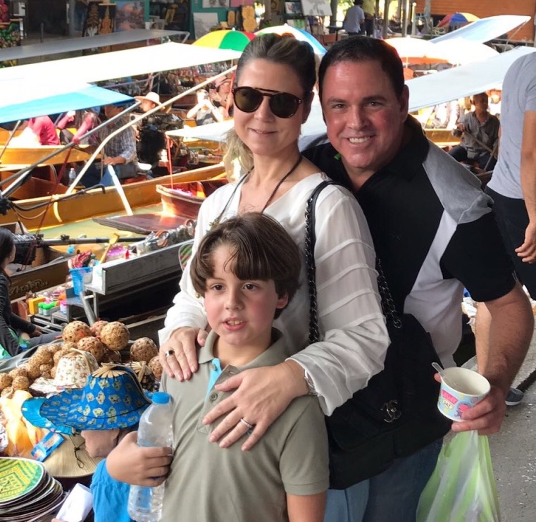 Marcelo e Camille Cidrão chegam de Dubai