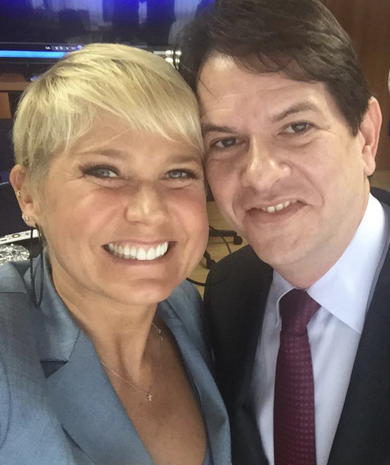 Cid Gomes participa de encontro com Xuxa