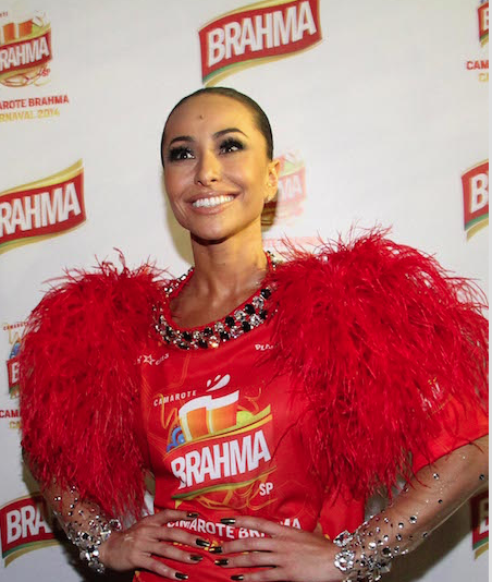 Sabrina Sato dá um brilho extra ao Camarote Brahma SP