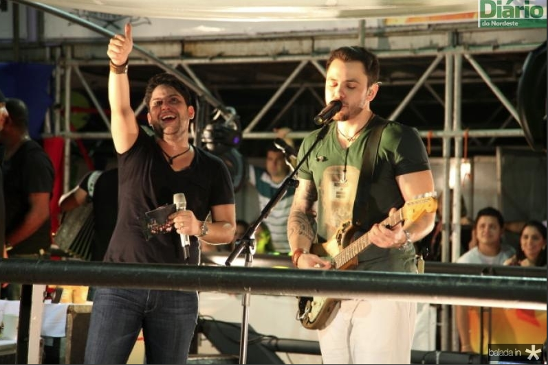 Jorge & Mateus agitam o último dia de folia no Porto das Dunas