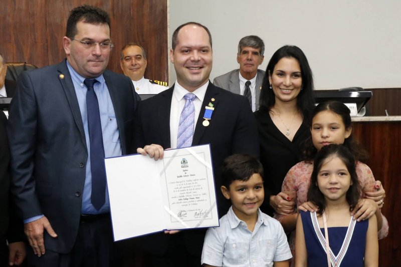 Homenagem  - Heitor Freire recebe Medalha Boticário Ferreira em concorrida solenidade na CMFor