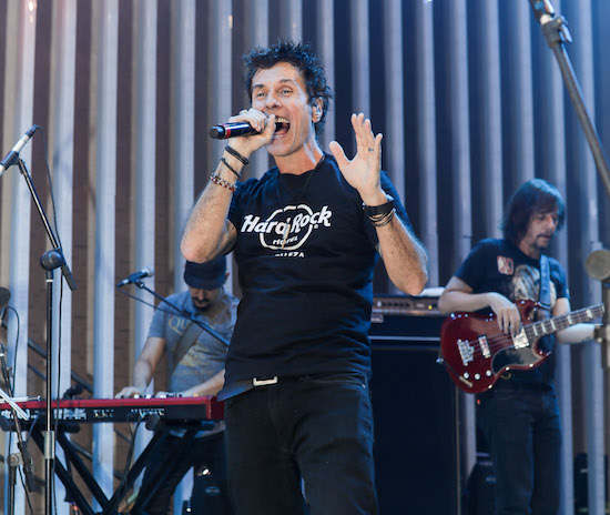 Dinho Ouro Preto assina peça que fará parte da Memorabilia do Hard Rock Café Fortaleza