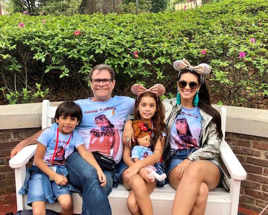 Rafaela Melo celebra a nova idade na Disney, em viagem com a família