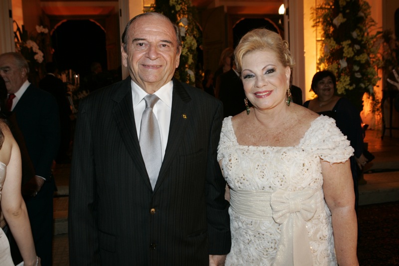 Ednilo Soarez pilota sessão autógrafos no Iate Clube