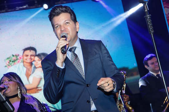 Gustavo Serpa canta na “Celebração do Amor”