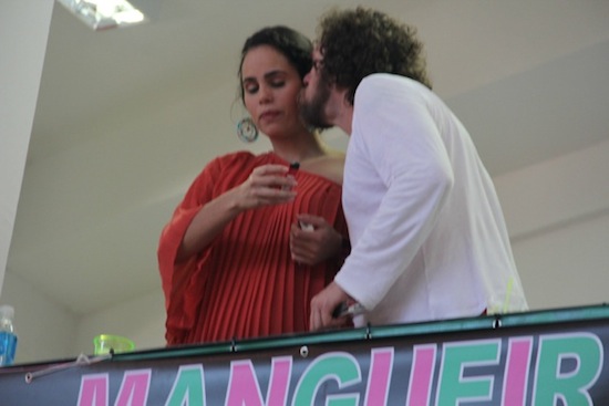 Famosos marcam presença na reinauguração da quadra da Mangueira