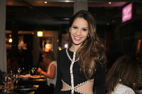 Nicole Vasconcelos brinda seus 18 anos