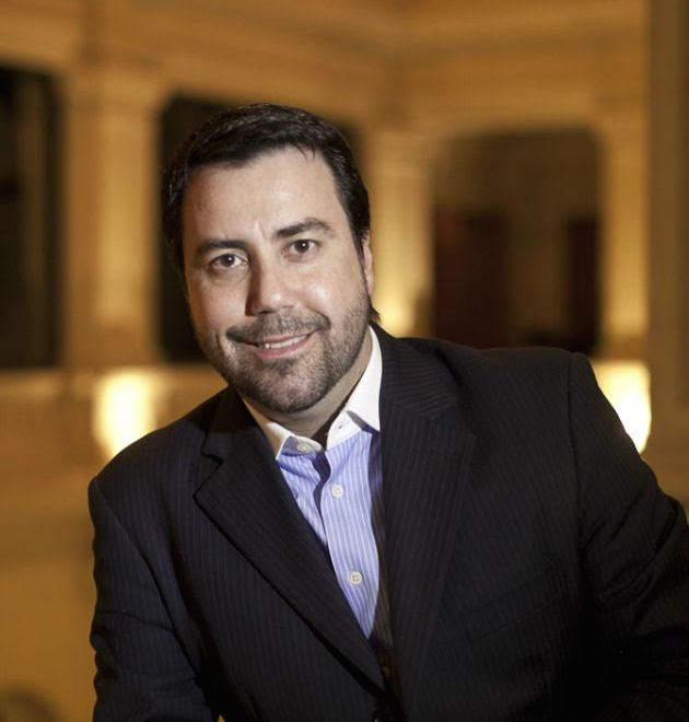 Maxi Moda: Carlos Ferreirinha fala sobre moda de luxo no Ceará