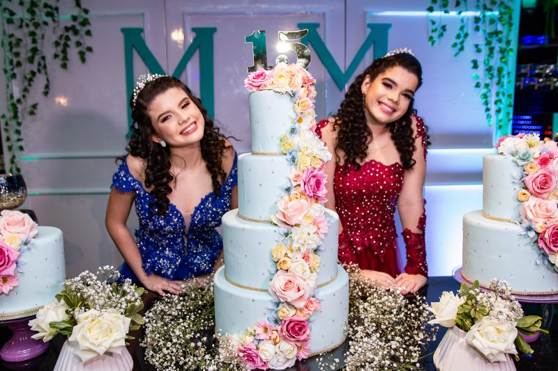 Début - A festa de 15 anos das gêmeas Marcela e Manuela Souza de Assis