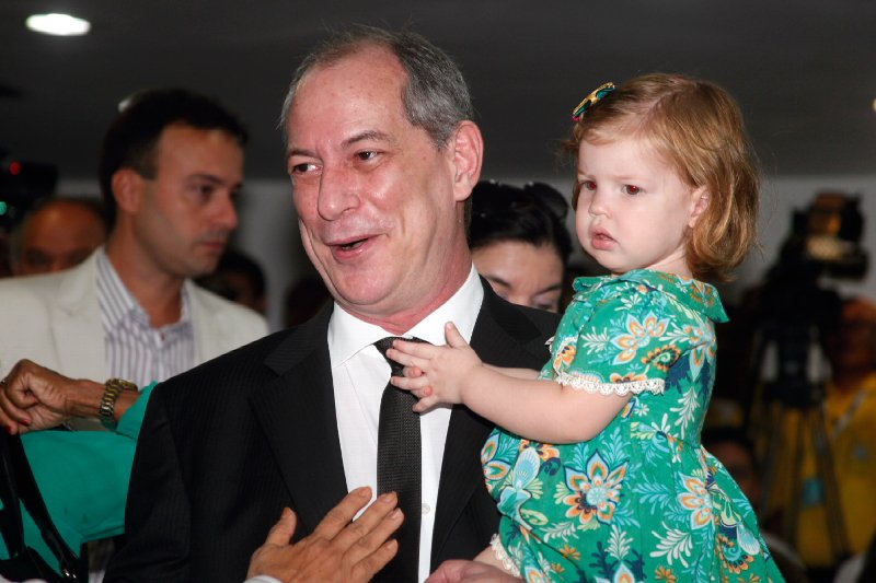 Ciro Gomes toma posse no comando da Saúde do Ceará
