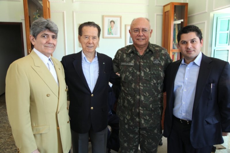 Capitão Fujita e comandante Araújo Lima recebem associados da Saderm