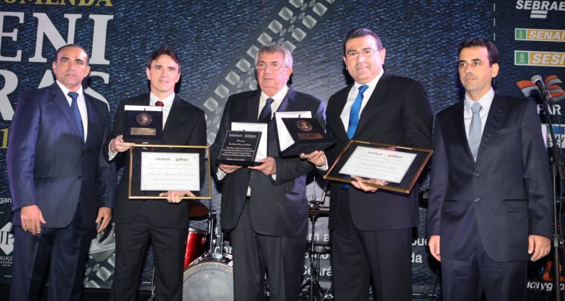 Personalidades são agraciadas com a Comenda Beni Veras