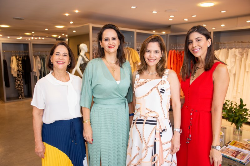 Cajaz recebe a consultora de estilo Luciana Borges durante o lançamento da coleção de Verão 2020