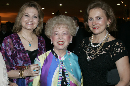 Yolanda Queiroz é a festejada aniversariante de hoje