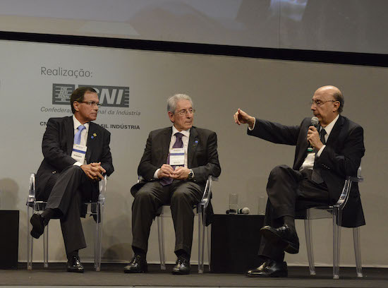 Beto Studart questiona o cenário econômico brasileiro
