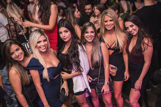 Sabe onde a turma festeira se encontra na véspera do feriado? A gente te conta!