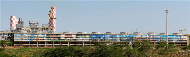 Eduardo Kobra entrega obra no RJ