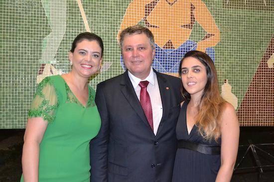 DJ Camis Cav rouba a cena em eventos na cidade