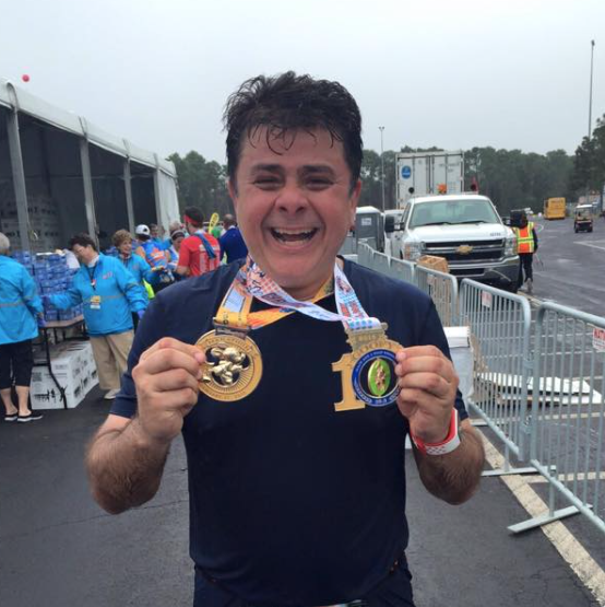 Alexandre Frota conclui maratona da Disney