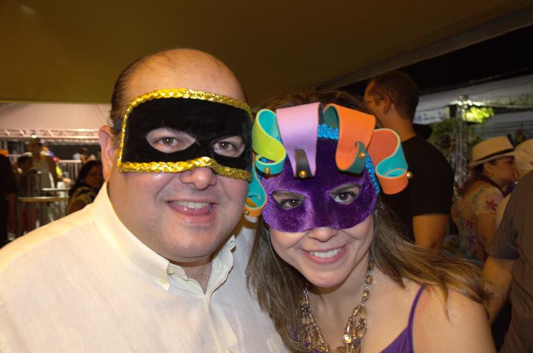 Roberto Cláudio e Carol Bezerra na Domingos Olímpio