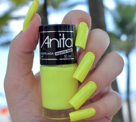 Carnaval neon: abuse dos tons vibrantes também nas unhas!