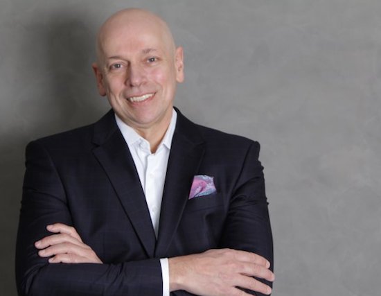 Leandro Karnal fala sobre autorreflexão durante o Encontro de Mulheres Pague Menos