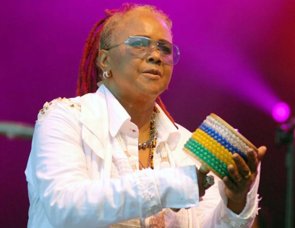 Sandra de Sá apresenta grandes hits na Arena FIFA Fan Fest