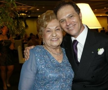 Cybele Pontes lança livro no Gran Marquise Hotel