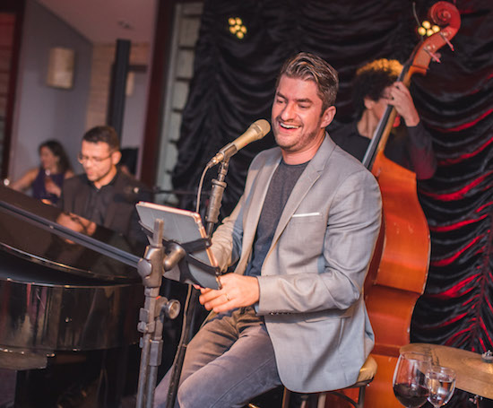 Com canções dedicadas ao amor, Paulo José brilha no open house do Roxy São Paulo