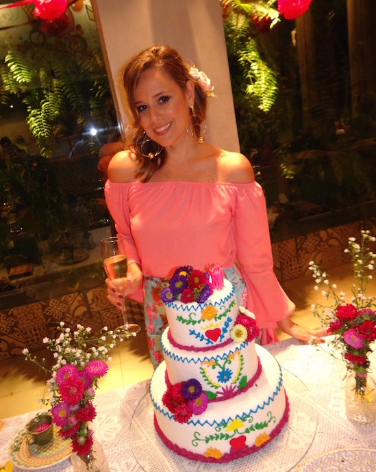 Juliana Brito arma festa inspirada em Frida Kahlo