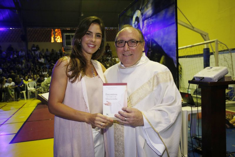 In Loco  - Padre Eugênio Pacelli e Marília Fiúza lançam o livro “Encontros com a Misericórdia”