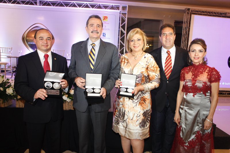 homenagem - Cid Gomes, Sérgio Aguiar, Secult e Skal recebem Medalha Roberto Matoso