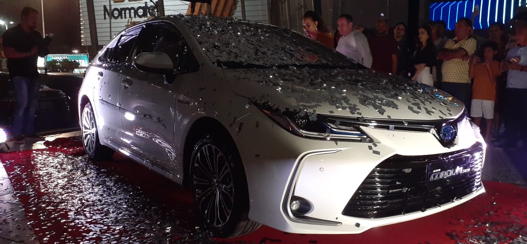 Novo Corolla atrai uma multidão na Newland comprovando que vendas é o seu forte