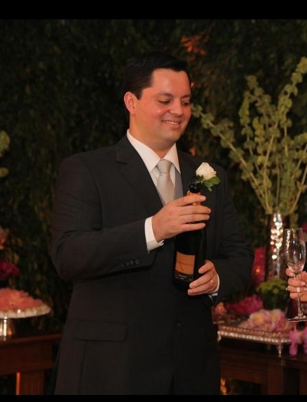 Noivos buscam trajes estilizados para o grande dia