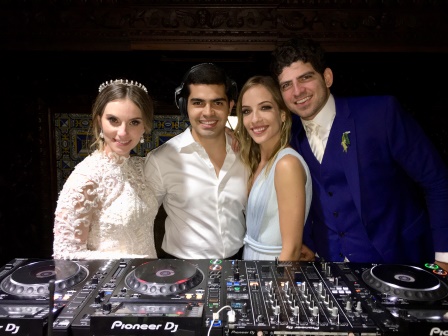 Giovana Bezerra faz pocket show com Pedro Garcia em Portugal