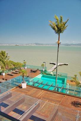 Famosos confirmam presença na festa de Carrera